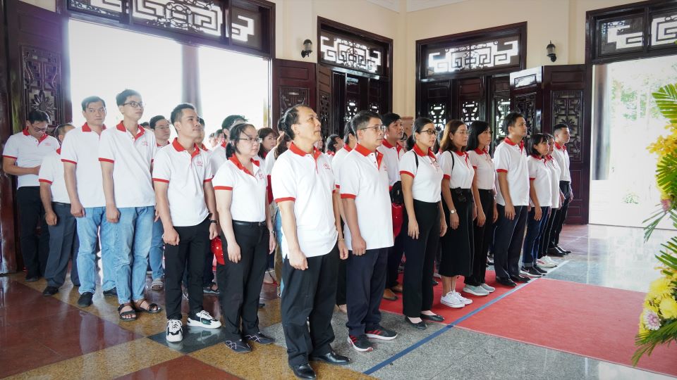 Giây phút mặc niệm tưởng nhớ công lao đóng góp của Cố Chủ tịch Hội đồng Bộ Trưởng Phạm Hùng