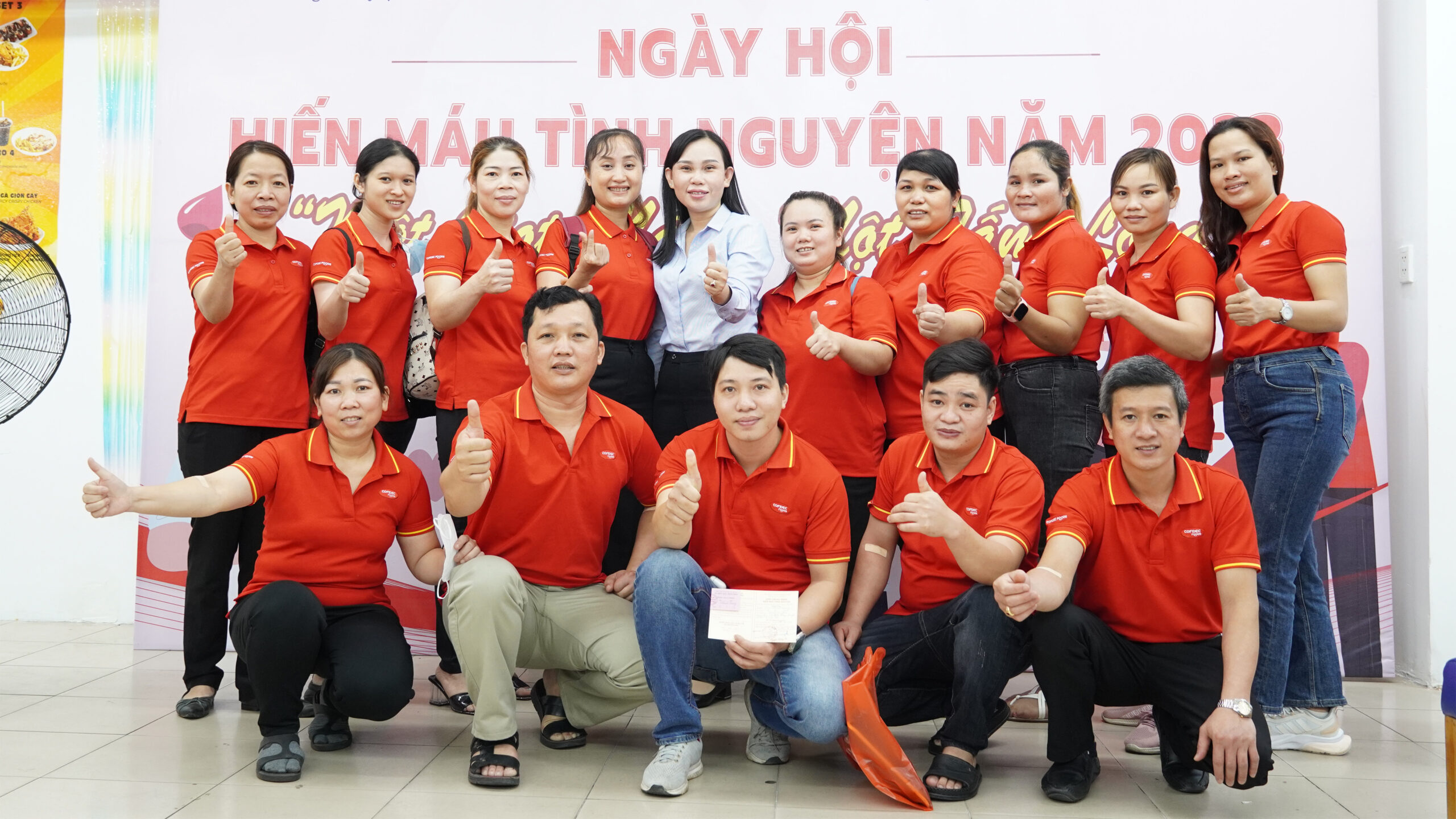 Đ/c Nguyễn Thị Lệ Thy cùng đồng hành với NLĐ Cofidec hiến máu nhân đạo