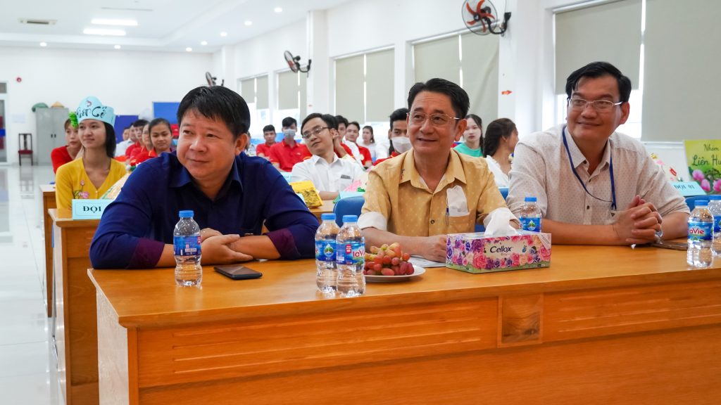 Ông Phùng Đình Dũng - Chủ tịch Công Đoàn Tổng Công ty Satra và ông Đặng Văn Phương - Cán bộ Công đoàn Tổng Công Ty cùng đến tham dự sự kiện