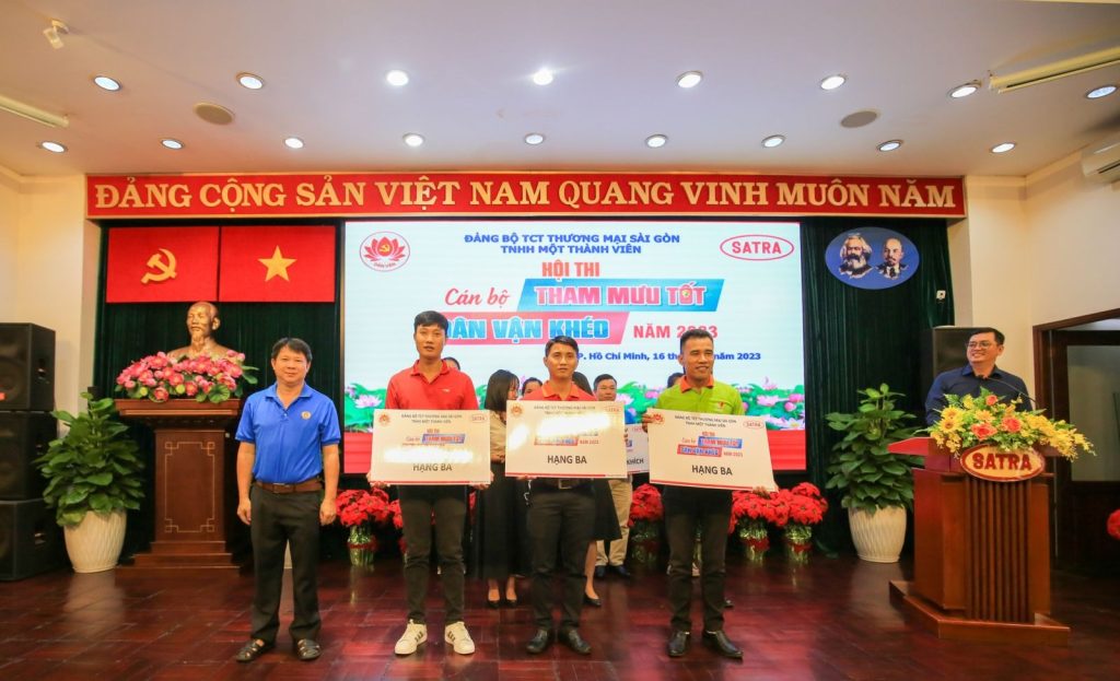 Giải Ba: Công ty Cofidec, Siêu thị Sài Gòn và Trung tâm Điều hành Cửa hàng tiện lợi Satrafoods