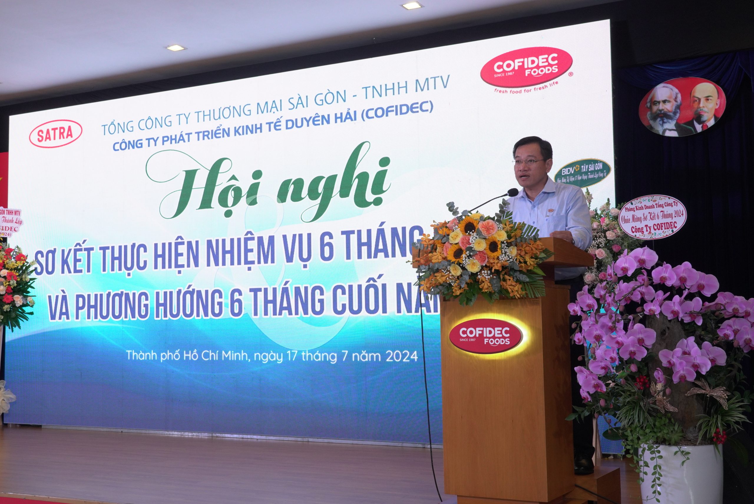 Ông Hà Ngọc Sơn, phó tổng giám đốc SATRA, phát biểu tại hội nghị