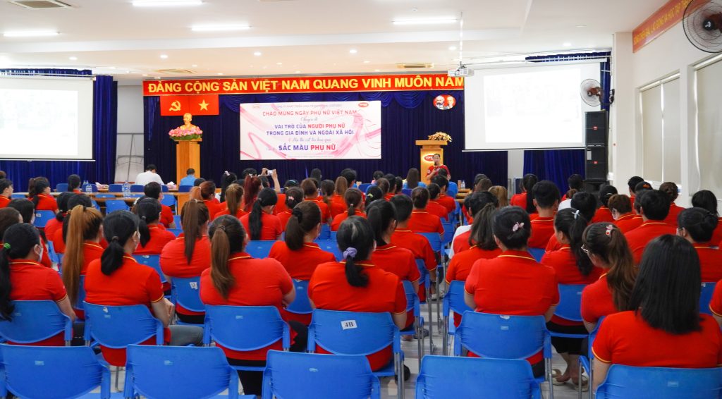 Tuyên truyền chuyên đề: “Vai trò của người phụ nữ trong gia đình và ngoài xã hội”