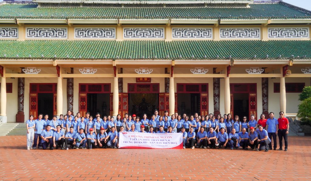 Đảng bộ Bộ phận Công ty Phát triển Kinh tế Duyên Hải trên hành trình Về Nguồn tại Văn Miếu Trấn Biên